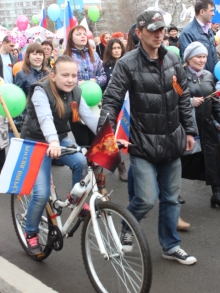 Тысячи челнинцев прошлись под флагами «Единой России»